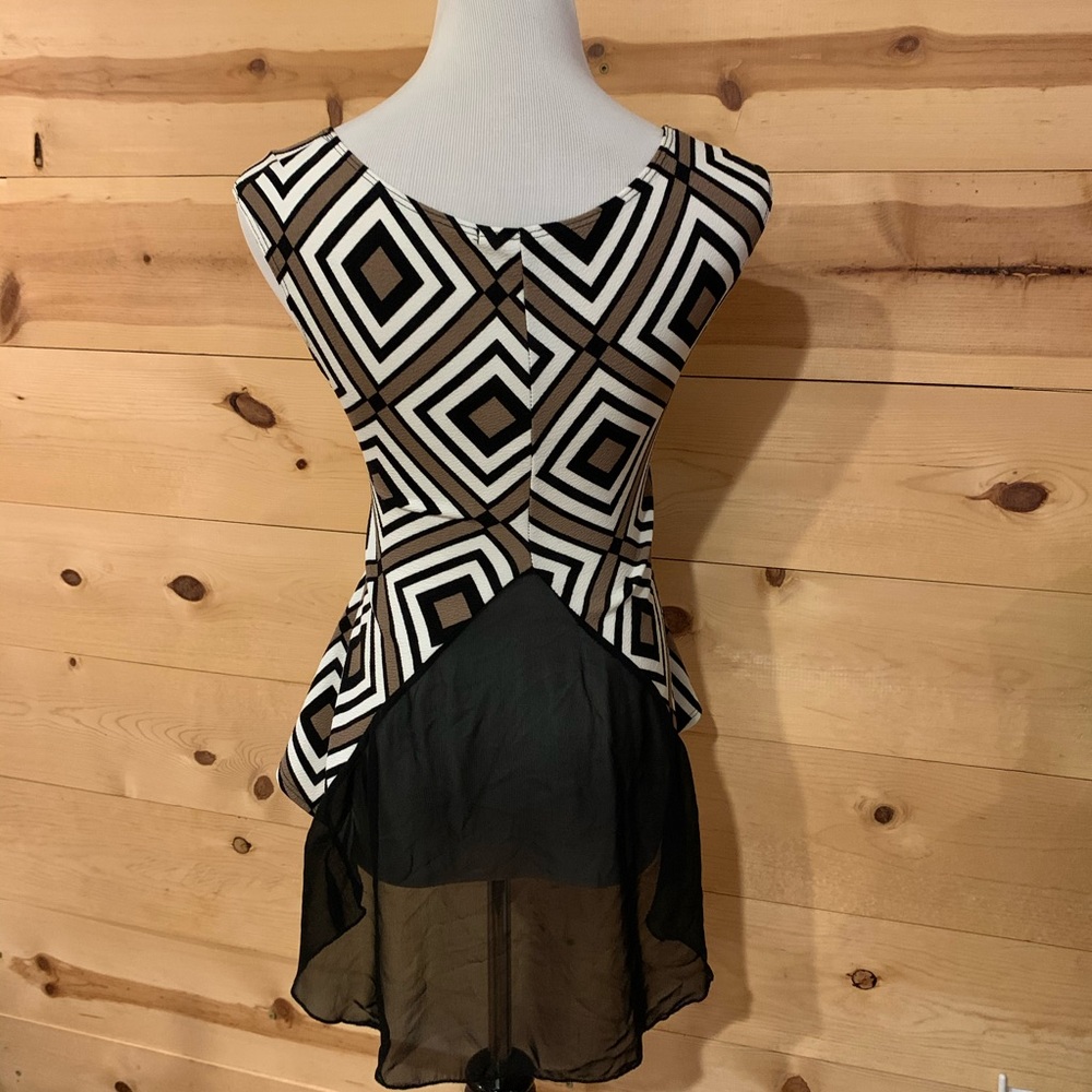 Diamond Patterned blouse - Picture 2 of 3